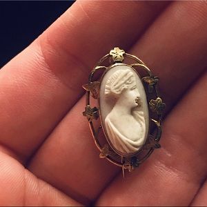 Vintage Cameo Pin
